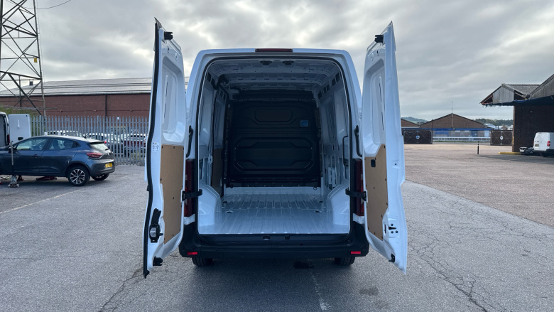 Renault Master Mwb Diesel Fwd MM35 Blue dCi 130 Advance Medium Roof Van